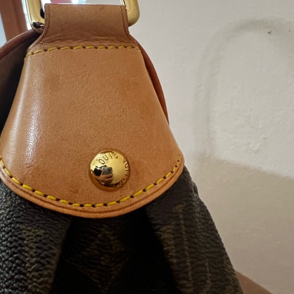 Louis Vuitton Beverly MM in monogram canvas and Vachetta leather - Picture 7 of 11